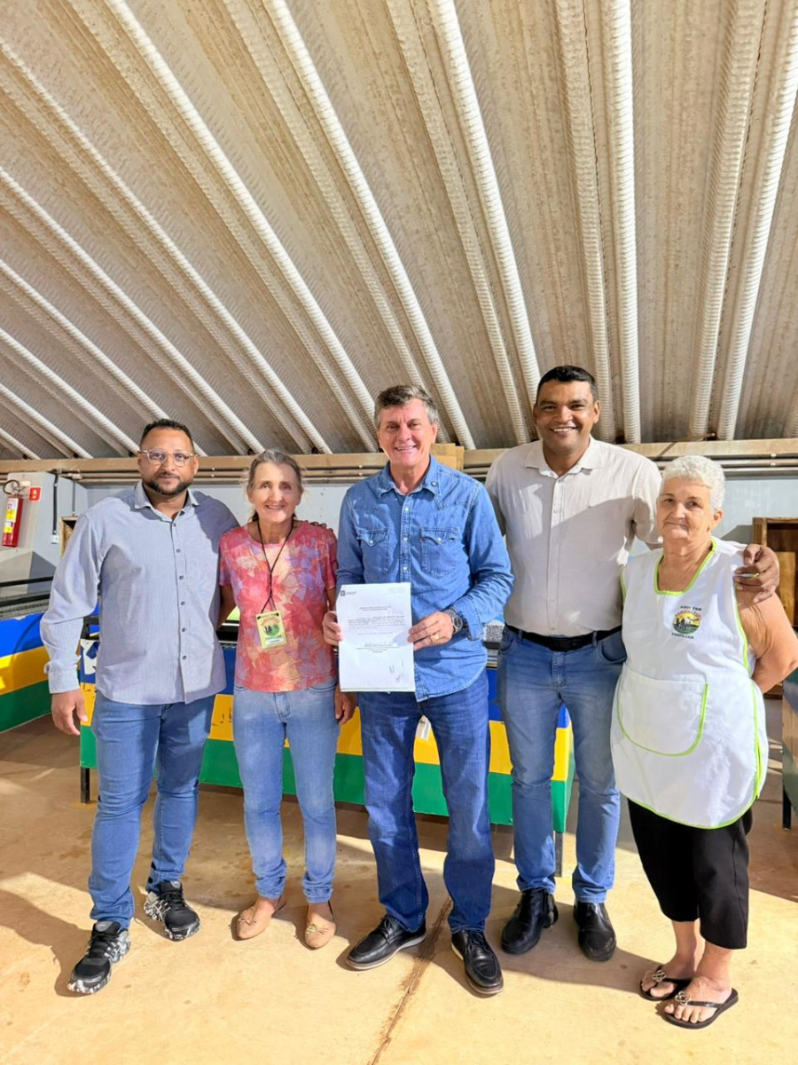 Van é regularizada e passa a pertencer oficialmente à Associação dos Feirantes