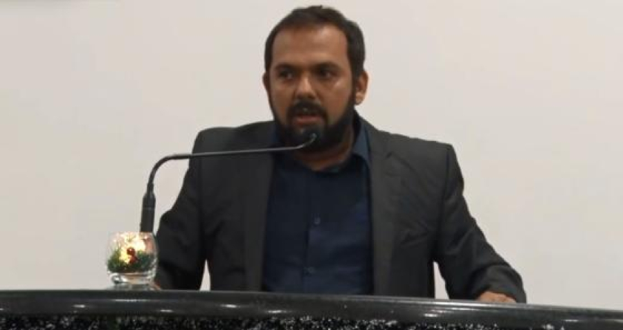Vereador é cassado por espalhar vídeo íntimo de delegado