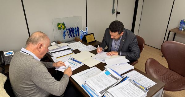 AMM e CNM formalizam parceria para ampliar uso de plataforma de compras públicas pelos municípios
