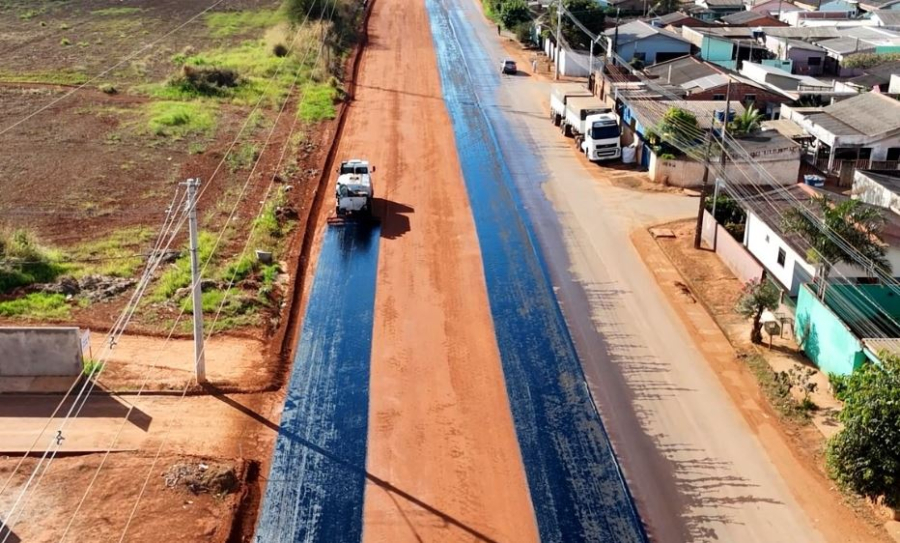 Imprimação avança e prepara pavimentação da Rua Frei Galvão e Avenida Tancredo Neves