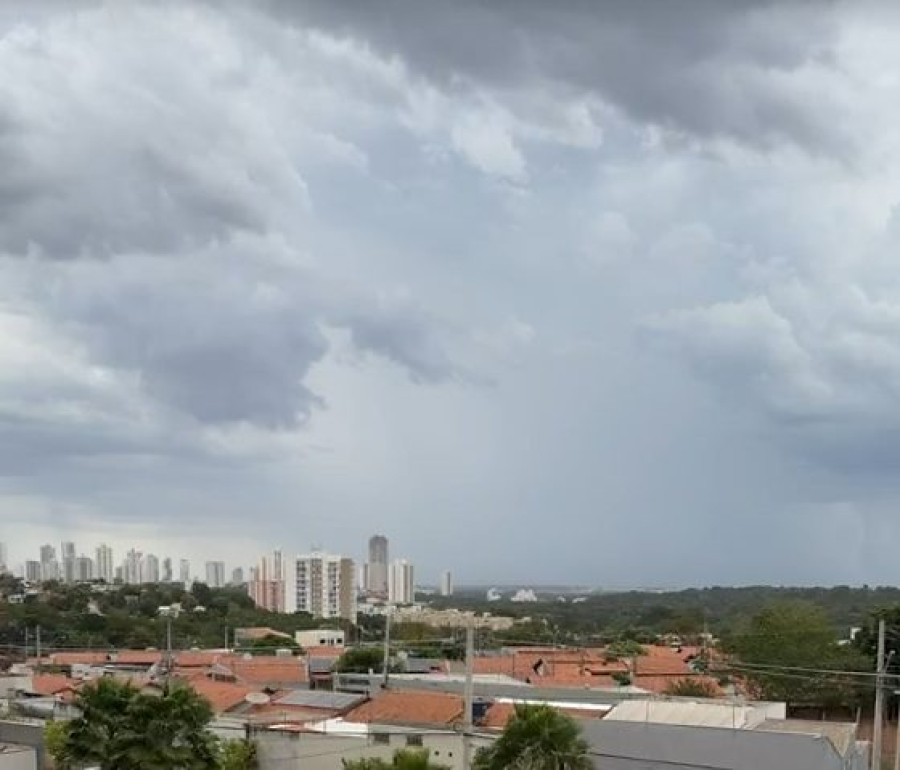 Primeiro dia da primavera pode ter chuva e ventos fortes em Cuiabá