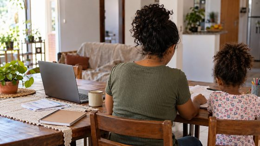Cuiabá cria programa de emprego para ajudar mães solo