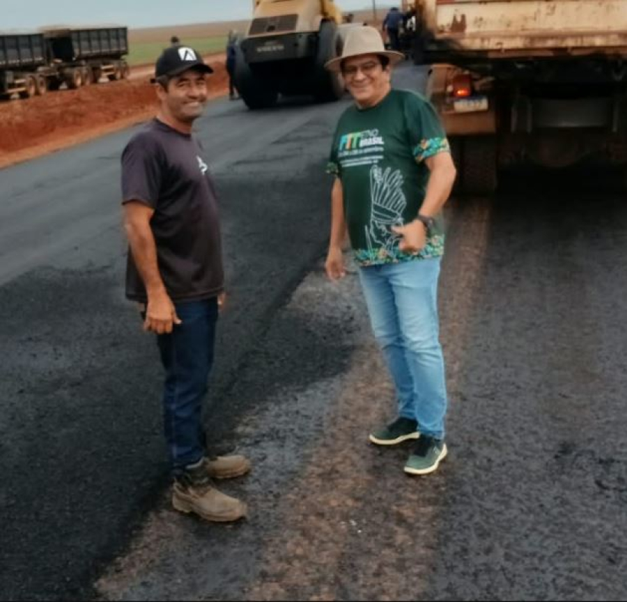Vereador acompanha continuidade de pavimentação da Linha Santa Maria