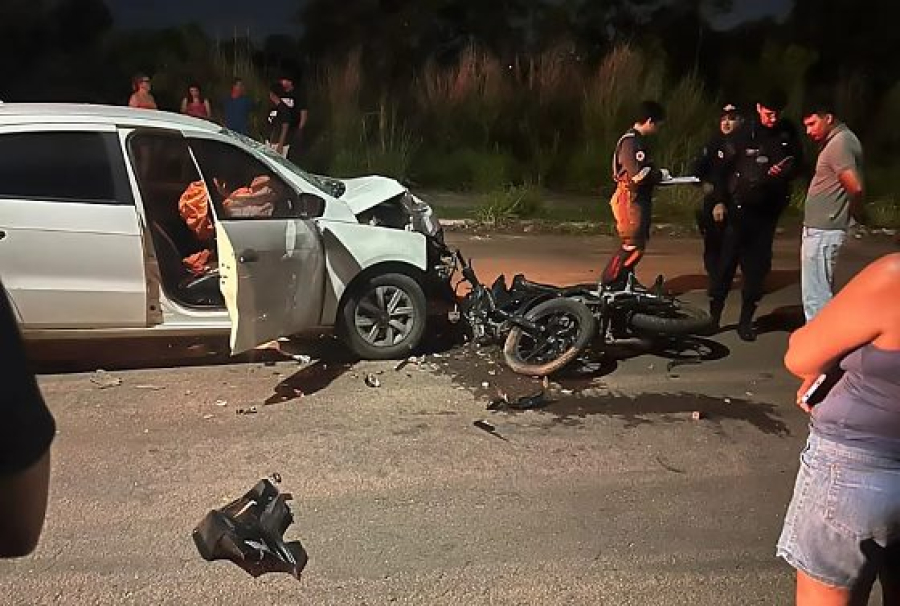 Motociclista invade contramão, bate de frente contra carro e morre na hora em Cuiabá